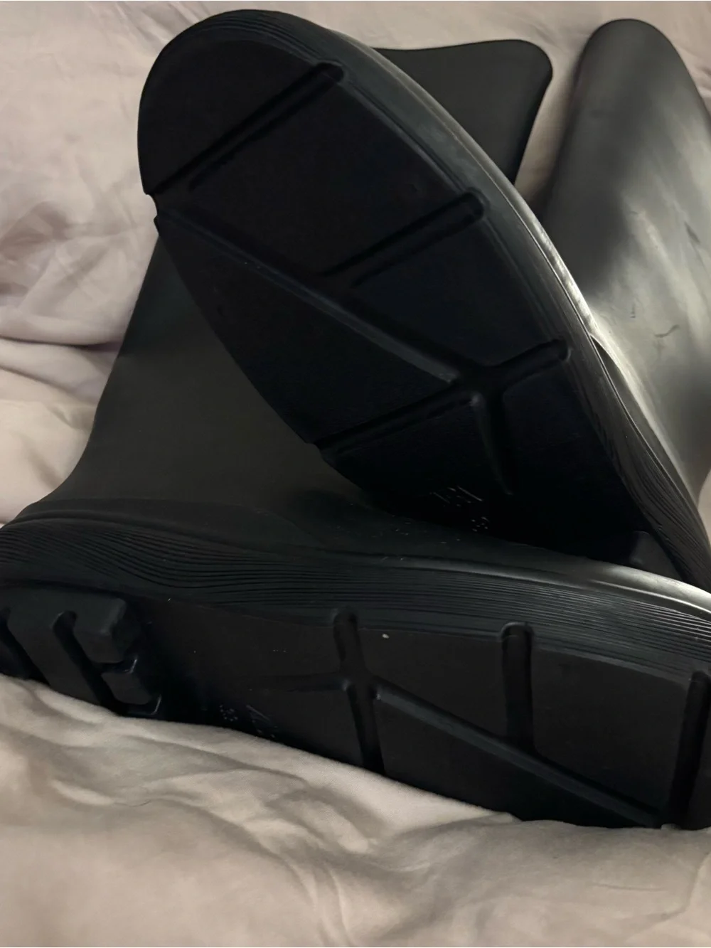 Zara minimalist knee